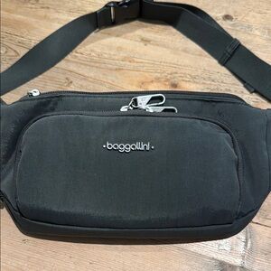 Baggallini Black Belt Bag